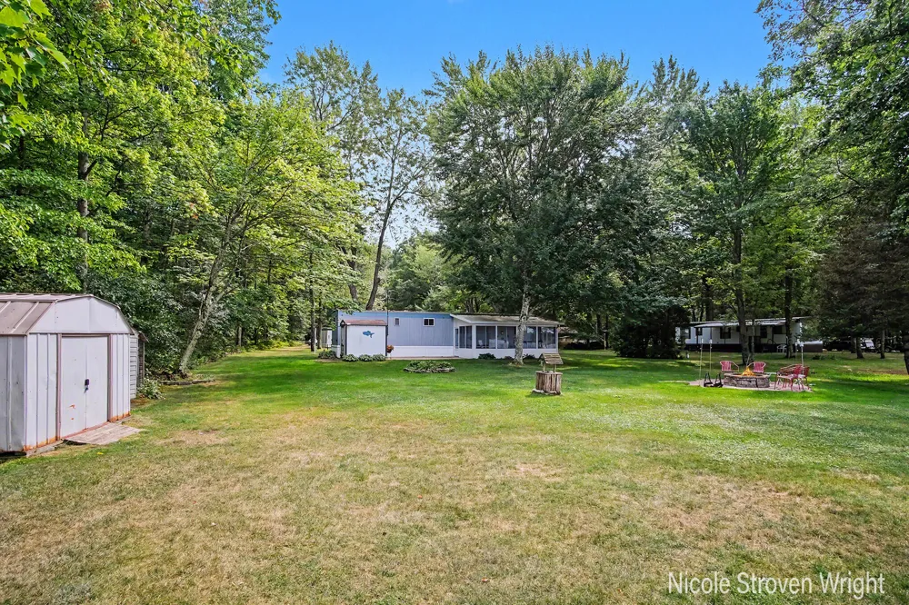 1530 Wolf Lake Drive Baldwin, MI 49304