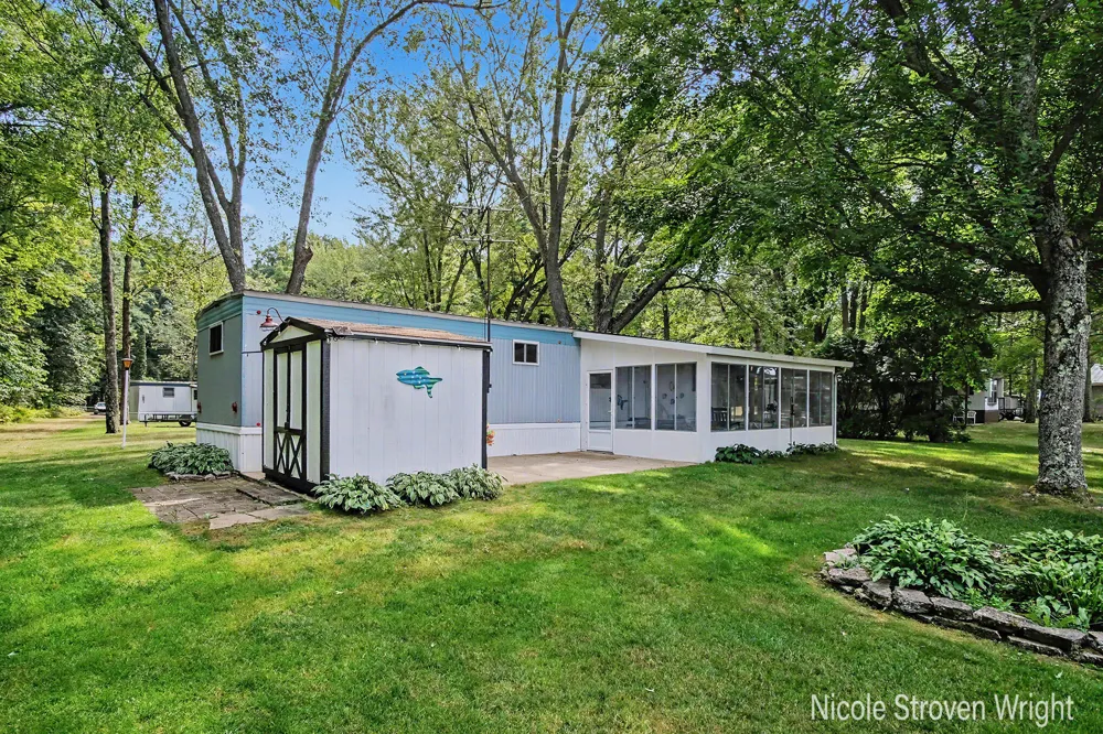 1530 Wolf Lake Drive Baldwin, MI 49304