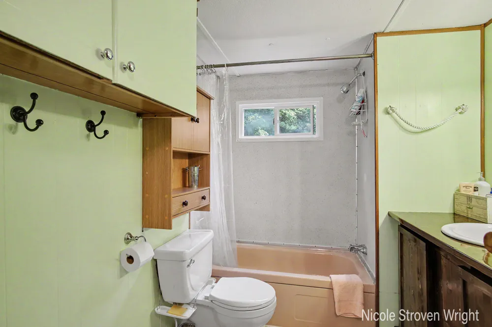 1530 Wolf Lake Drive Baldwin, MI 49304