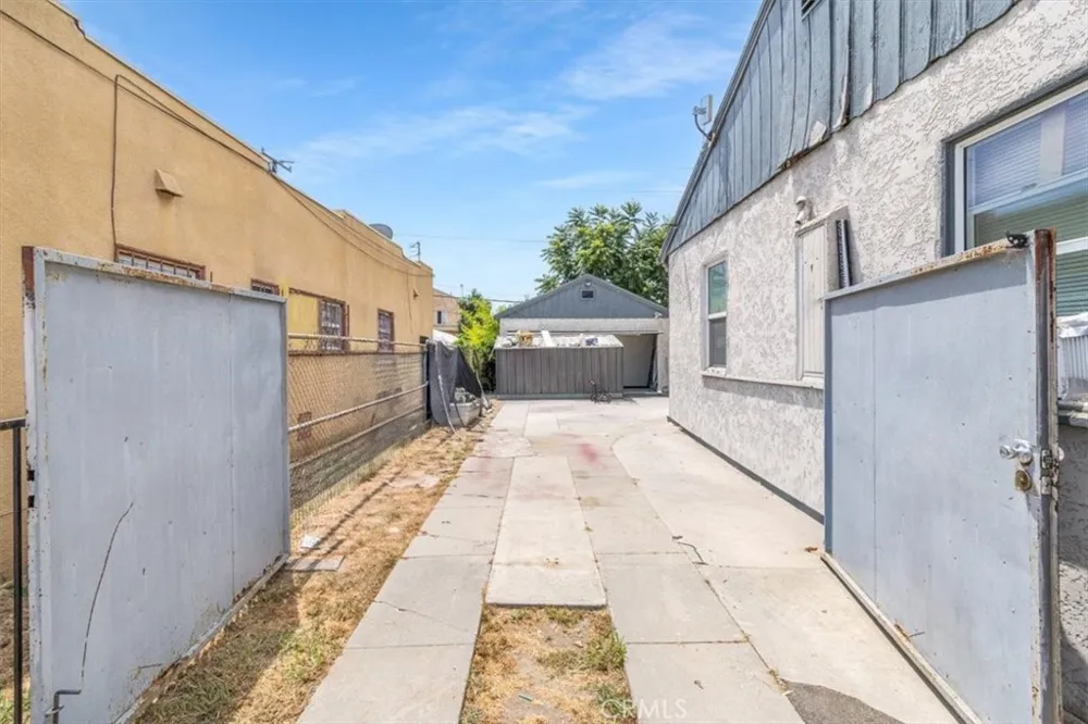 322 W School Street Compton, CA 90220