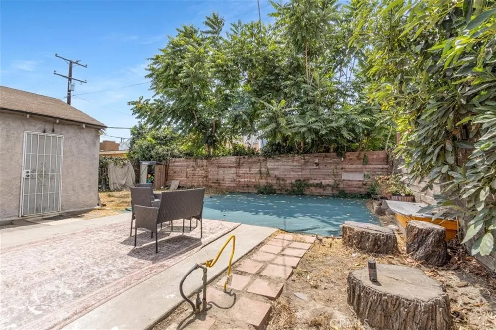 322 W School Street Compton, CA 90220