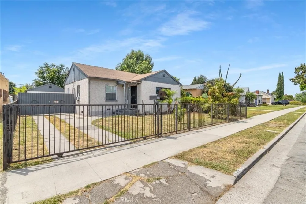 322 W School Street Compton, CA 90220