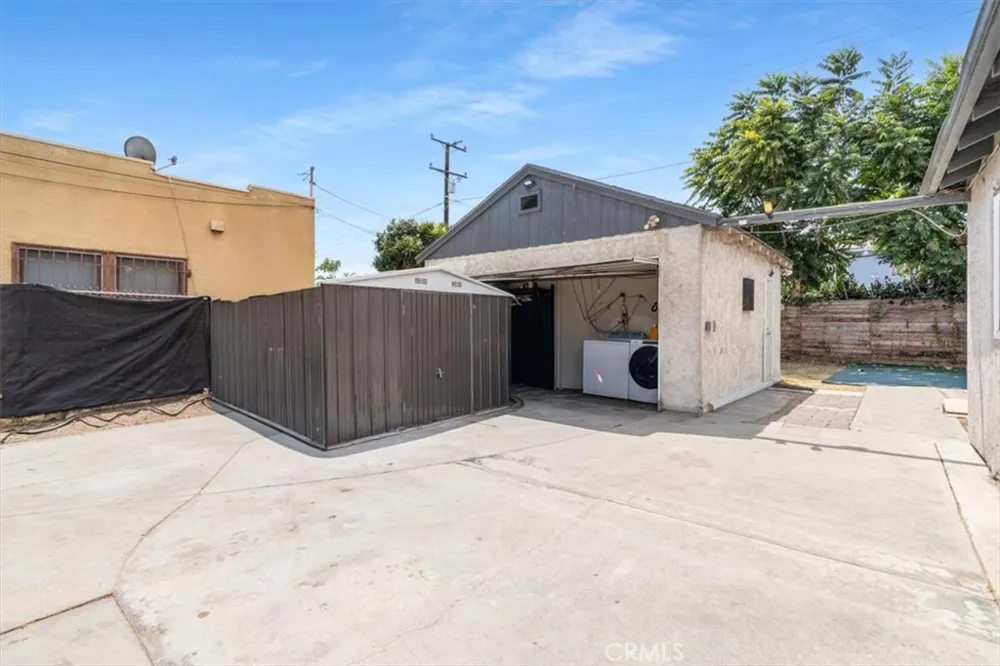 322 W School Street Compton, CA 90220