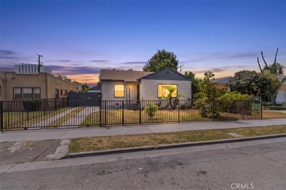 322 W School Street Compton, CA 90220