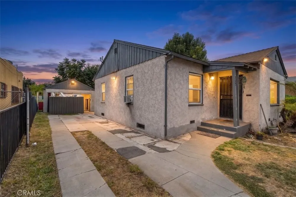322 W School Street Compton, CA 90220