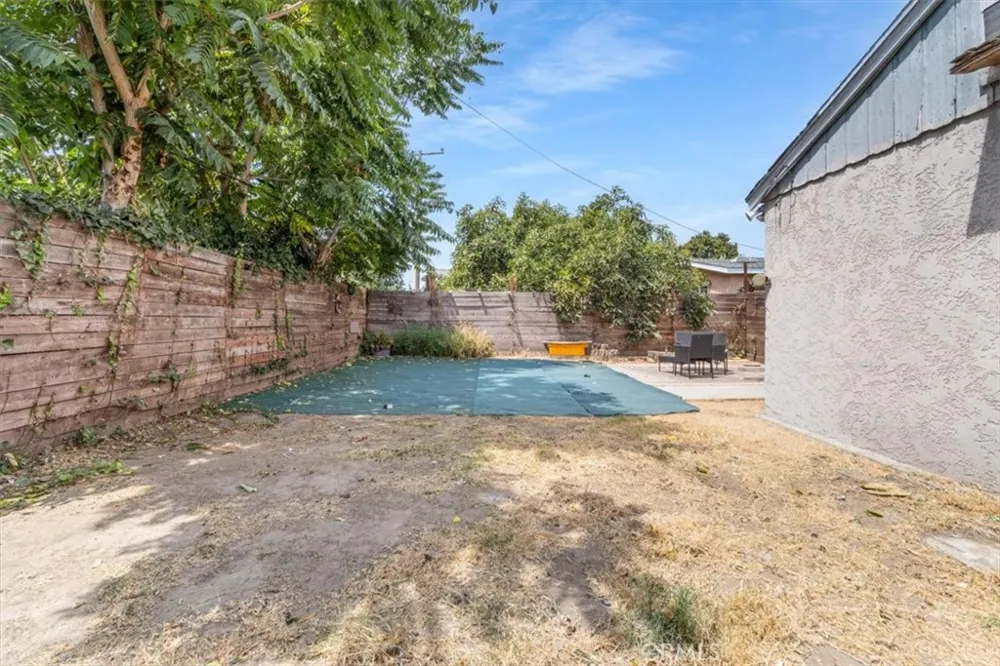 322 W School Street Compton, CA 90220