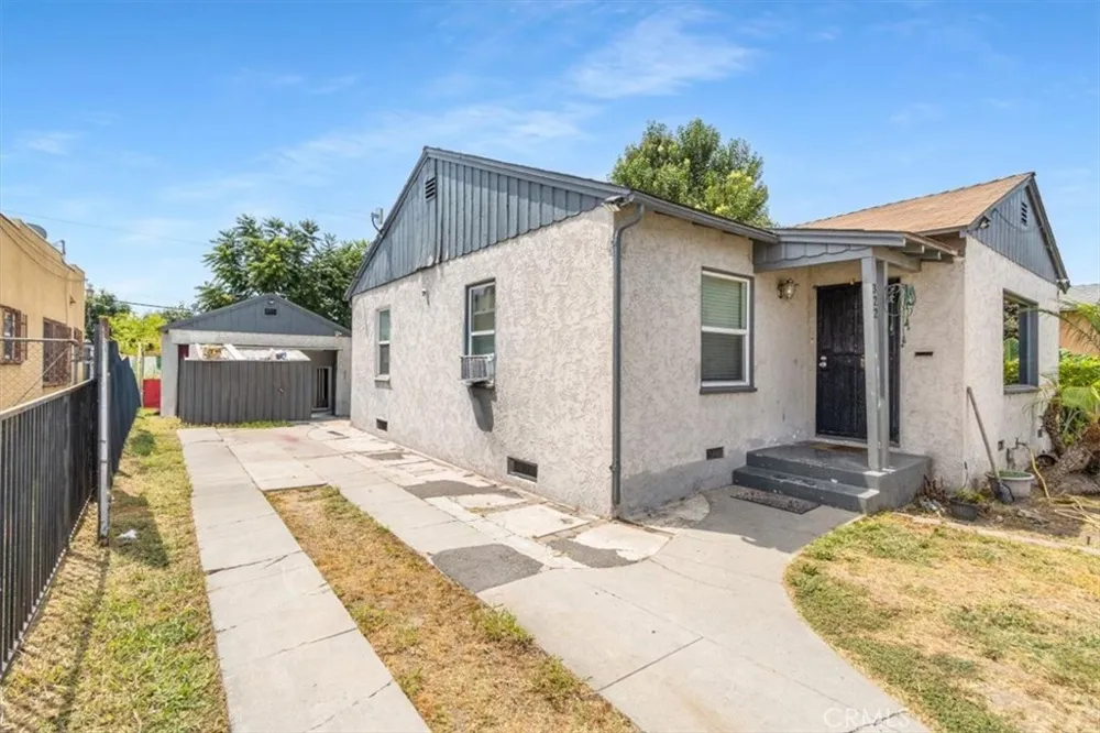 322 W School Street Compton, CA 90220