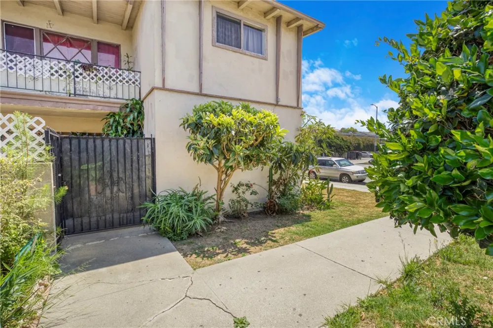 1625 Lomita Harbor City, CA 90710