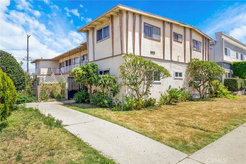 1625 Lomita Harbor City, CA 90710