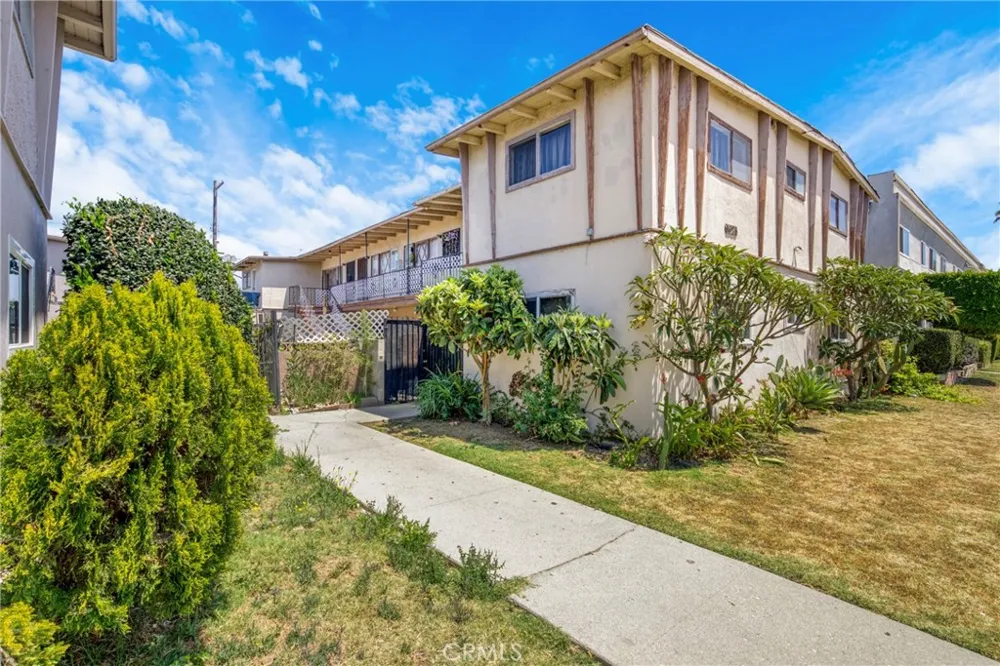 1625 Lomita Harbor City, CA 90710