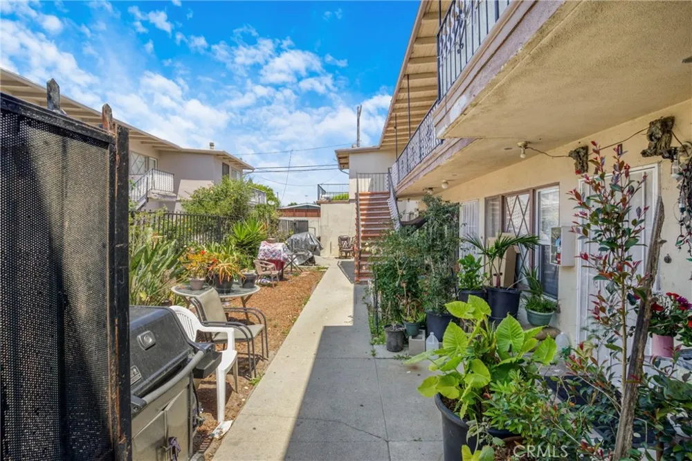 1625 Lomita Harbor City, CA 90710