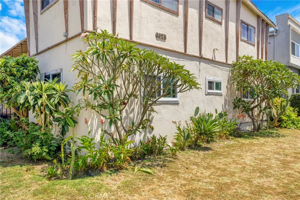 1625 Lomita Harbor City, CA 90710