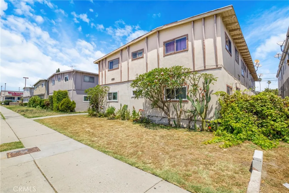 1625 Lomita Harbor City, CA 90710
