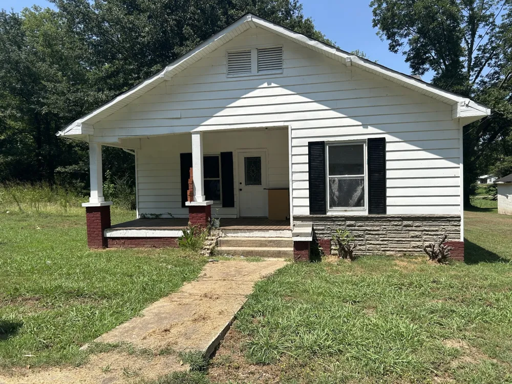 107 Hemlock St Bruceton, TN 38317