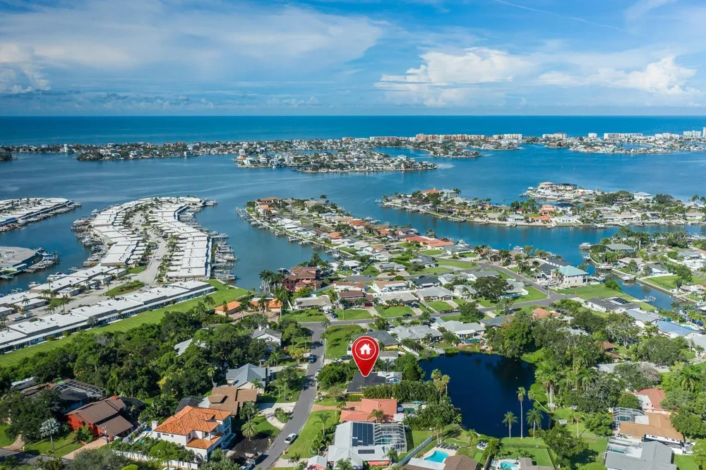 11555 PINE STREET Seminole, FL 33772