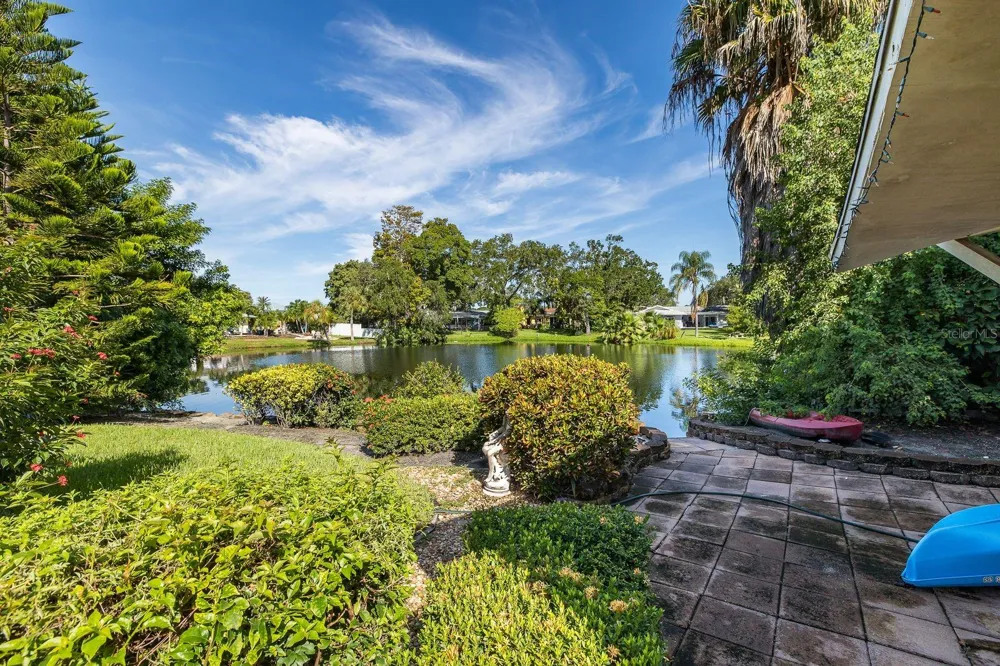 11555 PINE STREET Seminole, FL 33772