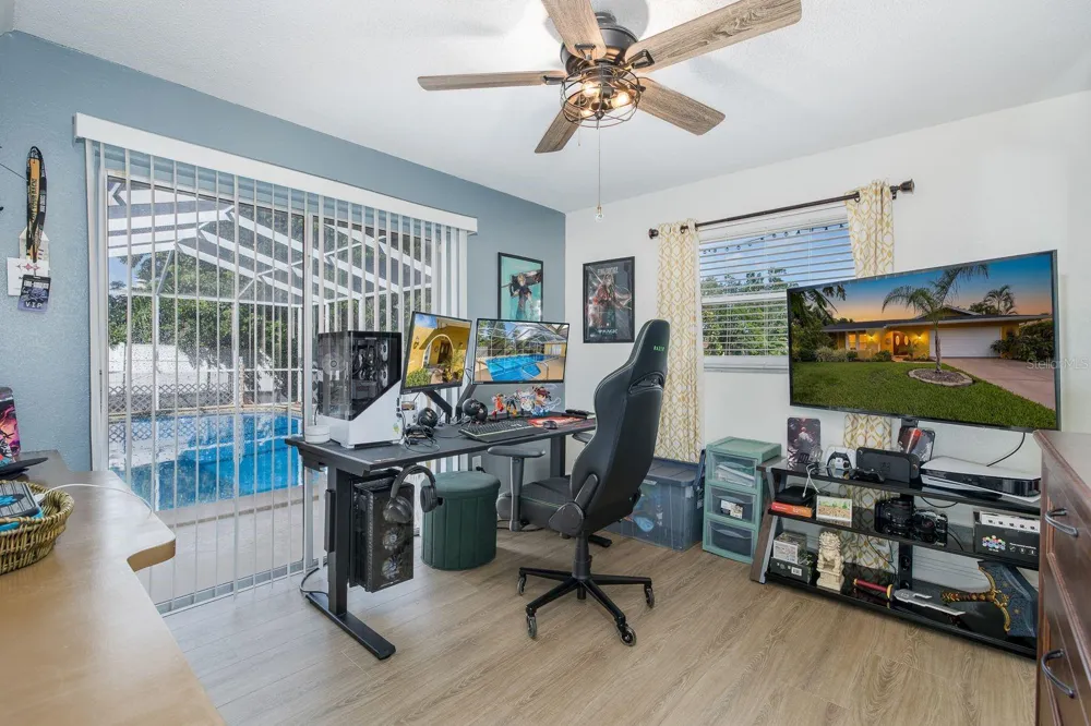 11555 PINE STREET Seminole, FL 33772