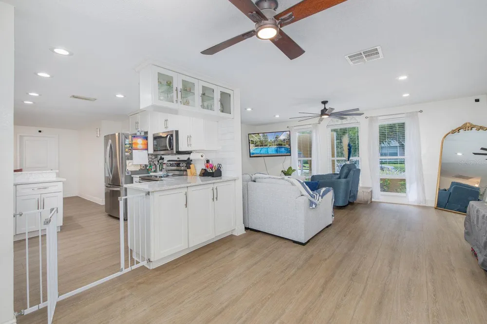 11555 PINE STREET Seminole, FL 33772
