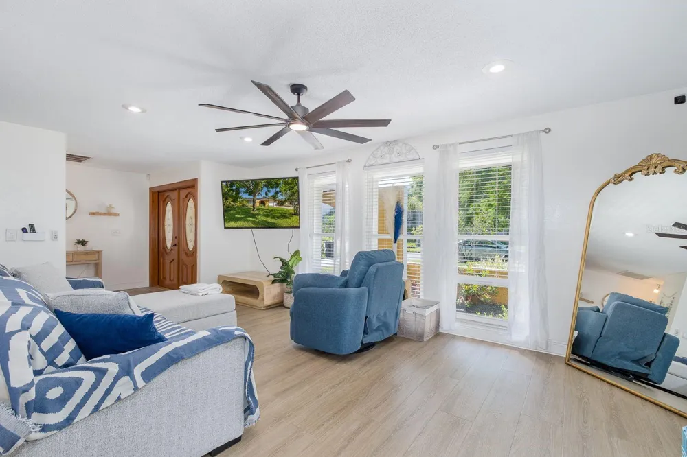 11555 PINE STREET Seminole, FL 33772