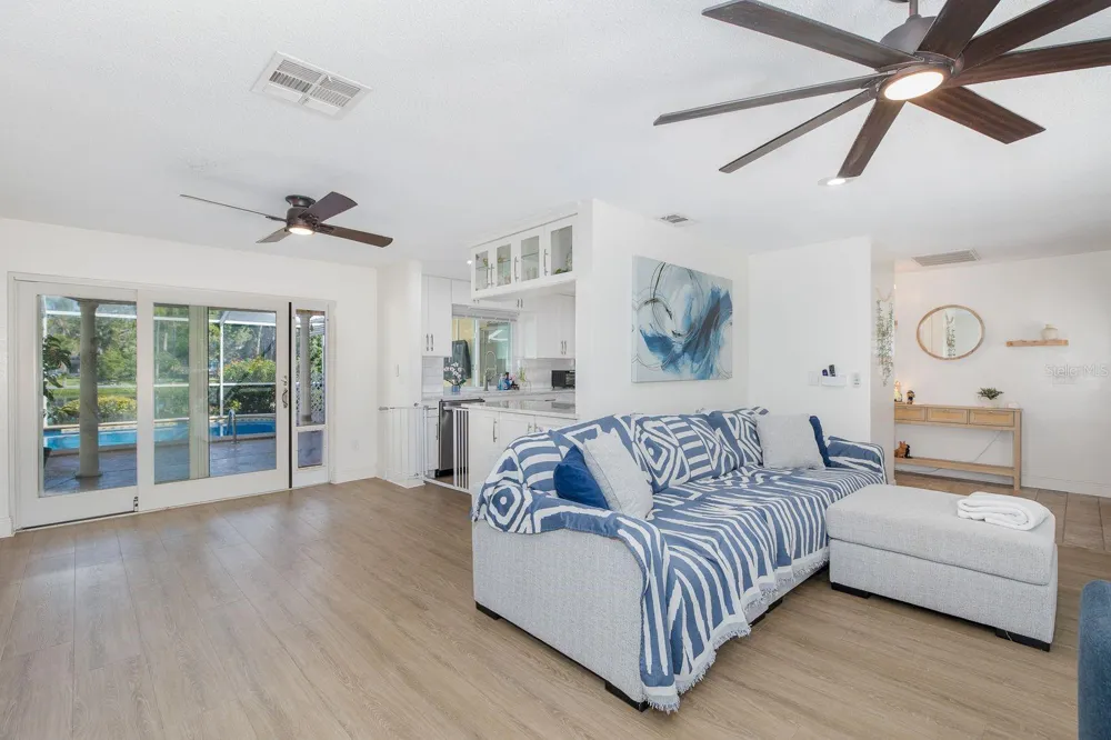 11555 PINE STREET Seminole, FL 33772