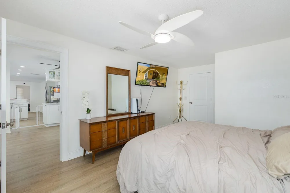 11555 PINE STREET Seminole, FL 33772