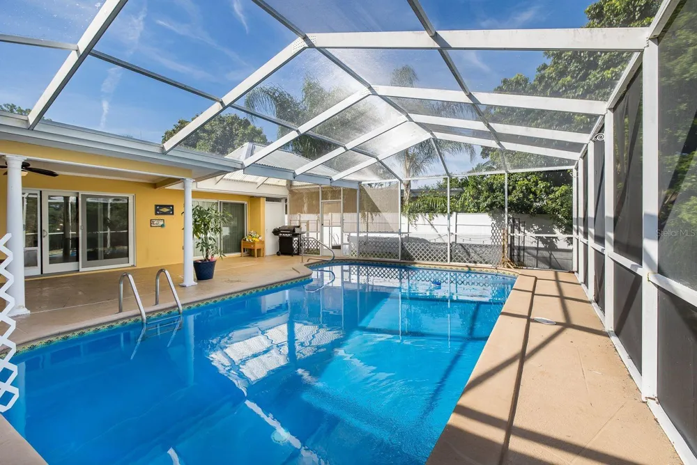 11555 PINE STREET Seminole, FL 33772