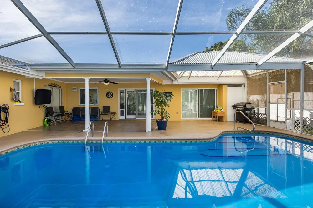 11555 PINE STREET Seminole, FL 33772