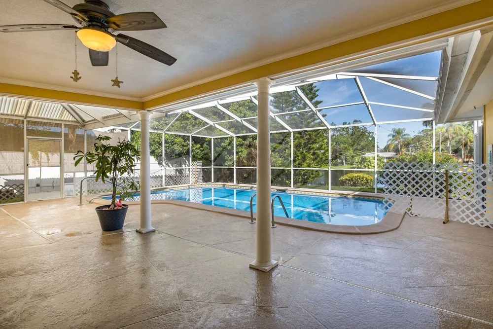 11555 PINE STREET Seminole, FL 33772