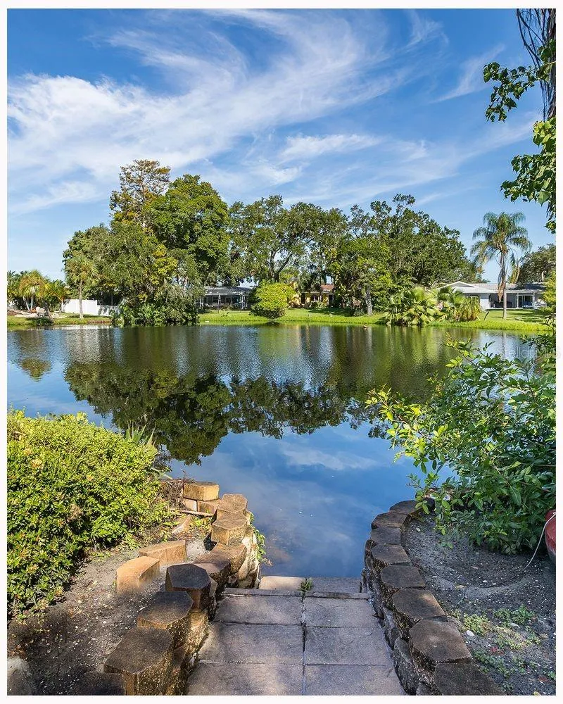 11555 PINE STREET Seminole, FL 33772