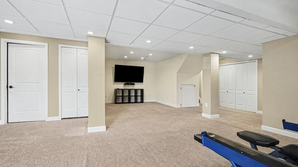 2663 Island Hills Drive Dexter, MI 48130