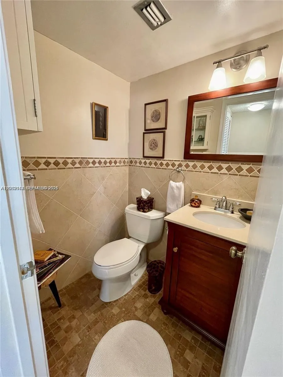 8592 W Sunrise Blvd #111 Plantation, FL 33322