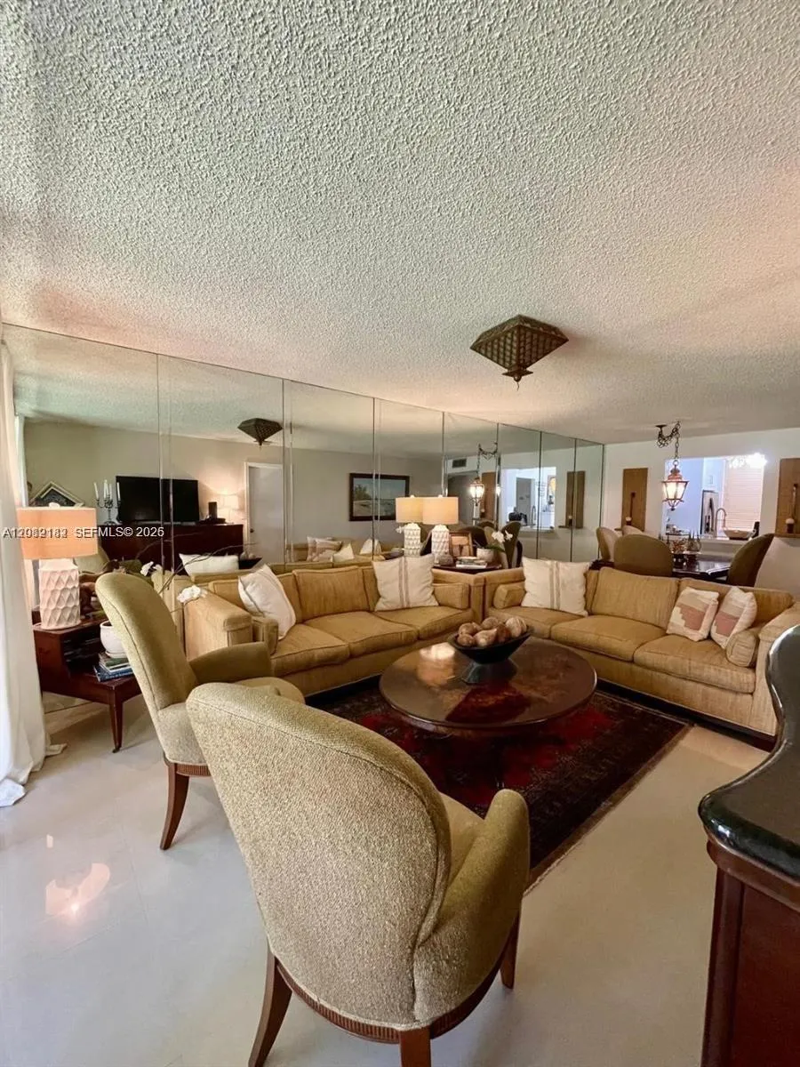 8592 W Sunrise Blvd #111 Plantation, FL 33322
