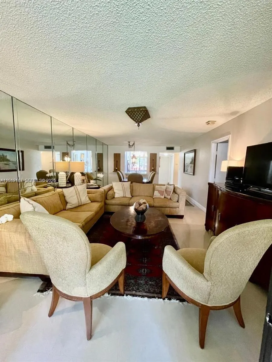 8592 W Sunrise Blvd #111 Plantation, FL 33322