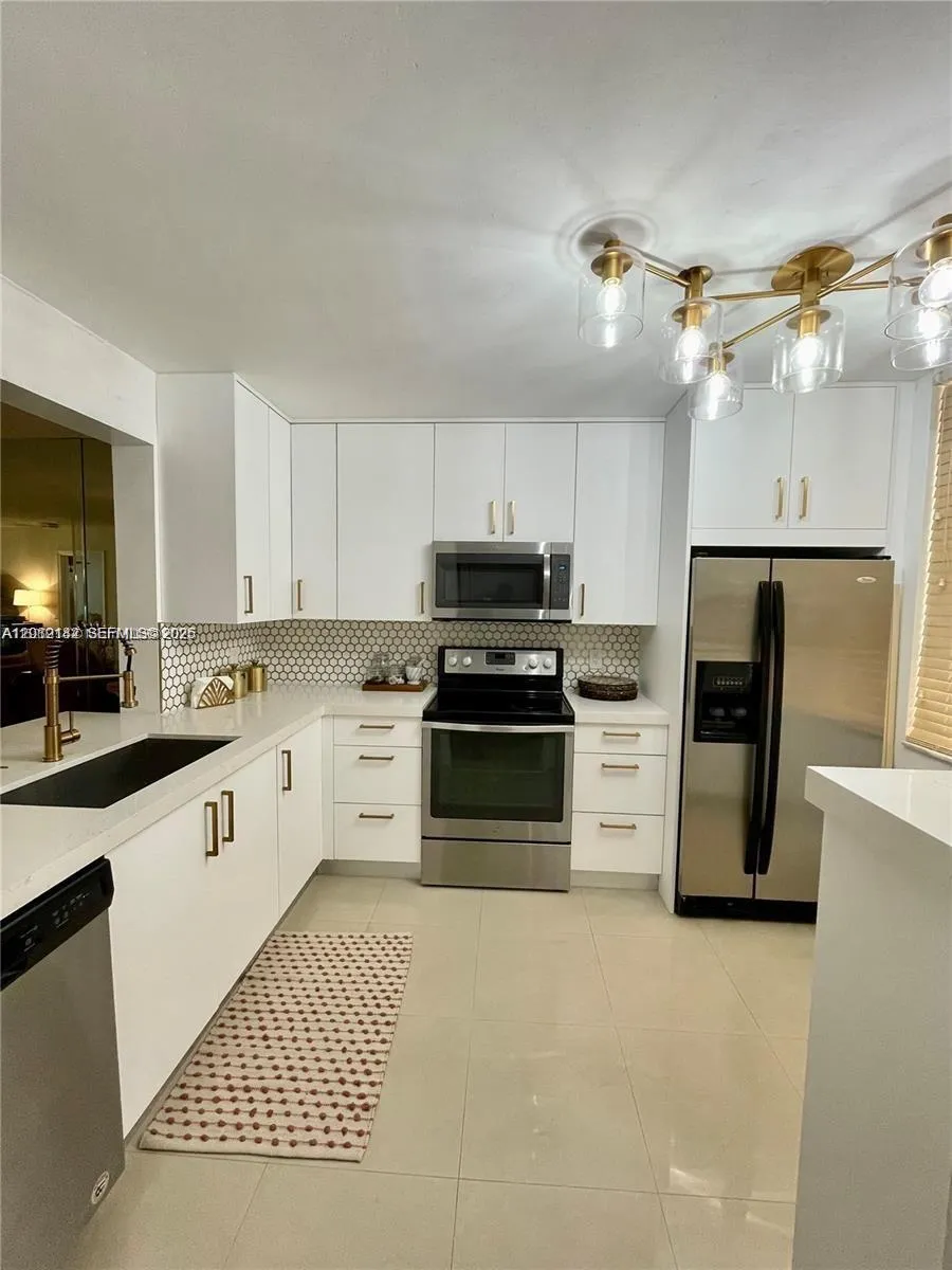 8592 W Sunrise Blvd #111 Plantation, FL 33322