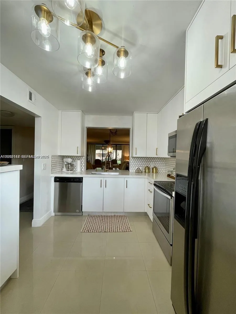 8592 W Sunrise Blvd #111 Plantation, FL 33322