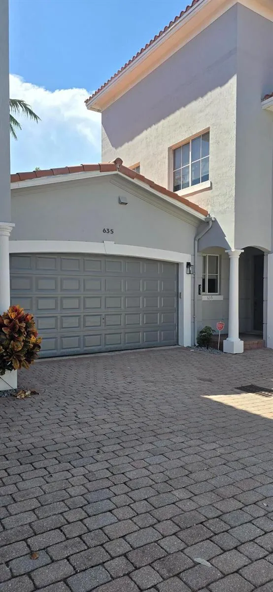635 NE 11th Avenue Fort Lauderdale, FL 33304