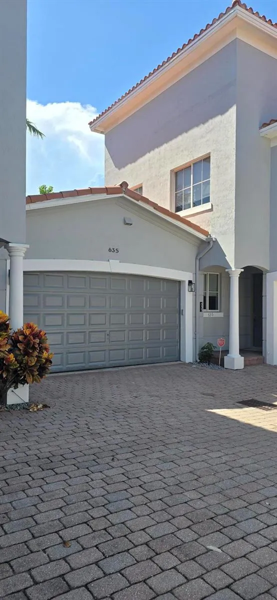 635 NE 11th Avenue Fort Lauderdale, FL 33304