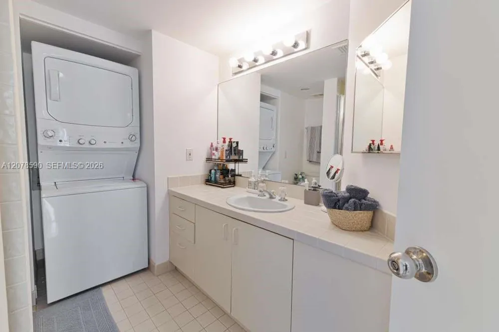 1000 W Island Blvd #1010 Aventura, FL 33160
