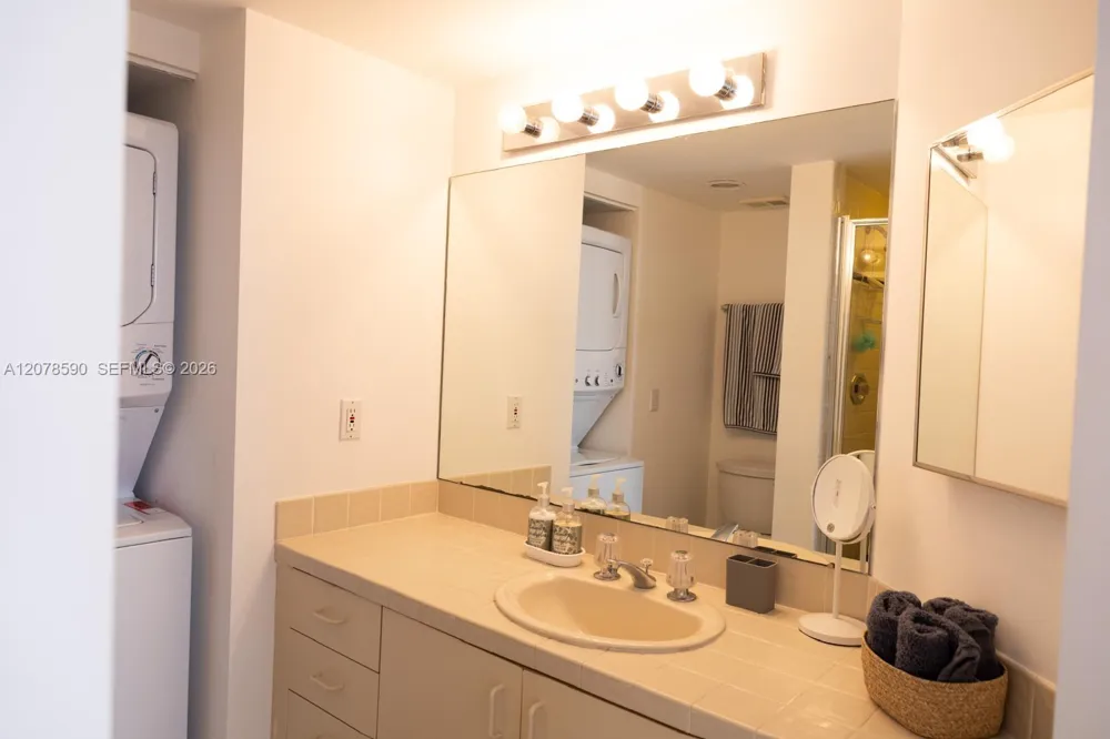 1000 W Island Blvd #1010 Aventura, FL 33160