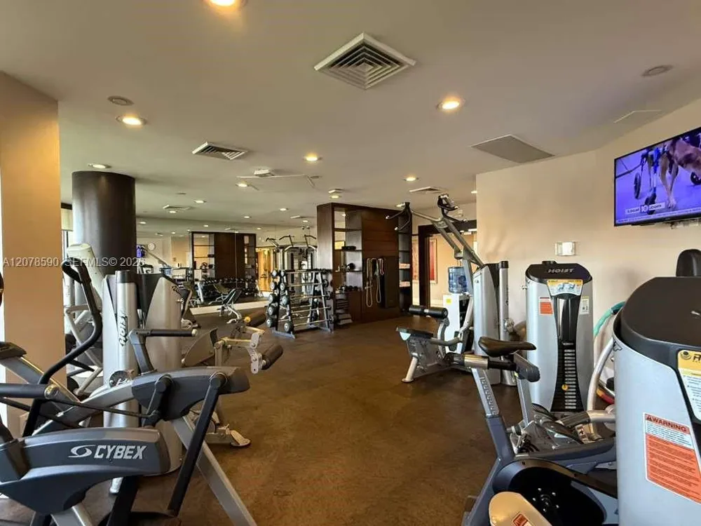 1000 W Island Blvd #1010 Aventura, FL 33160