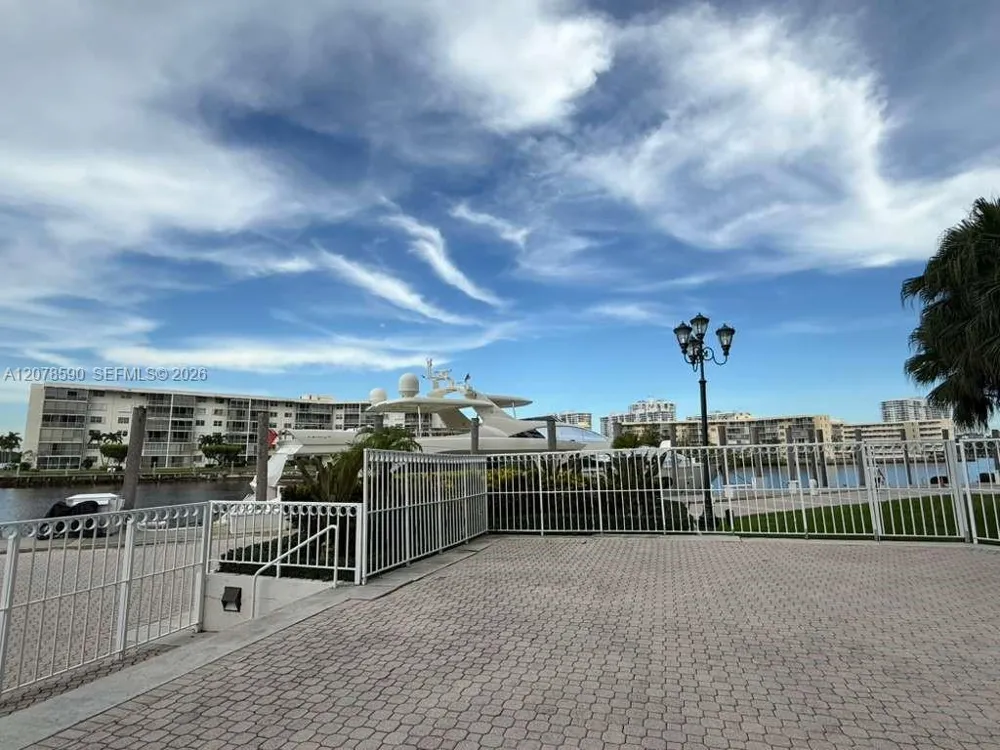 1000 W Island Blvd #1010 Aventura, FL 33160