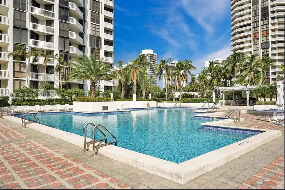1000 W Island Blvd #1010 Aventura, FL 33160