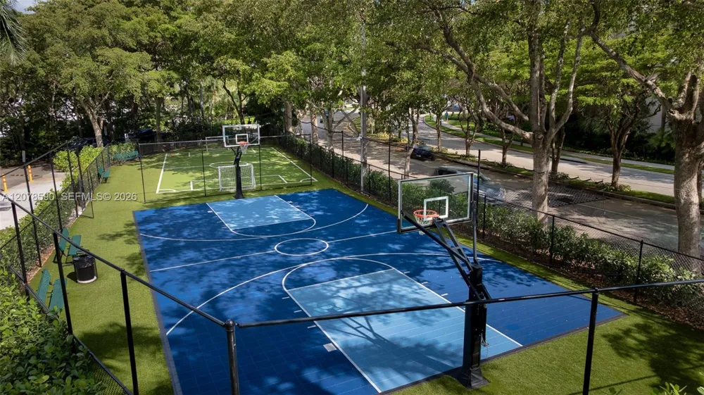 1000 W Island Blvd #1010 Aventura, FL 33160
