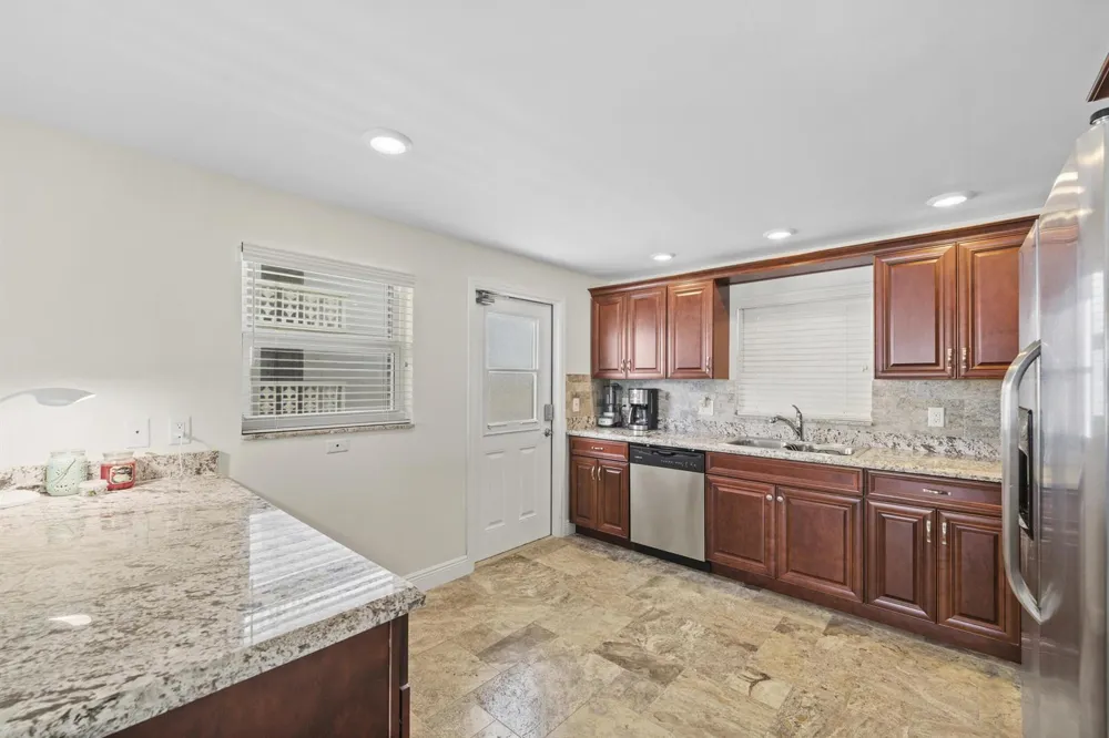 501 LAKE SHORE DRIVE #606 Lake Park, FL 33403