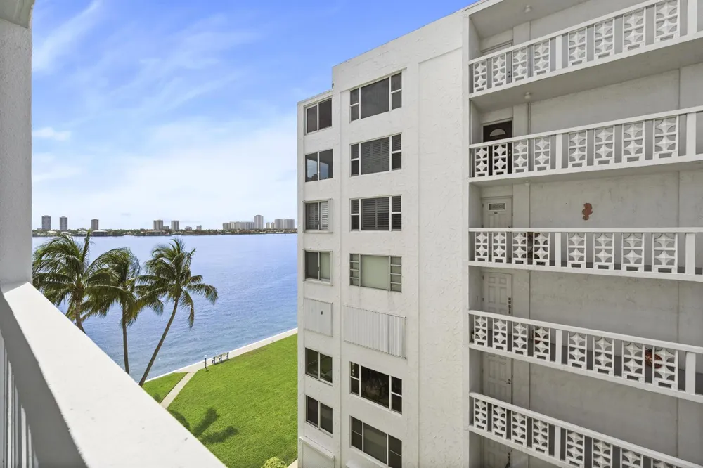 501 LAKE SHORE DRIVE #606 Lake Park, FL 33403