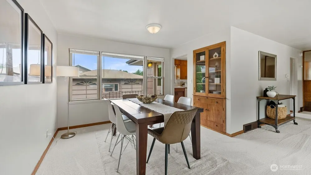 9533 14th Avenue NW Seattle, WA 98117