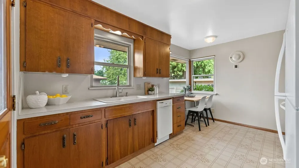 9533 14th Avenue NW Seattle, WA 98117