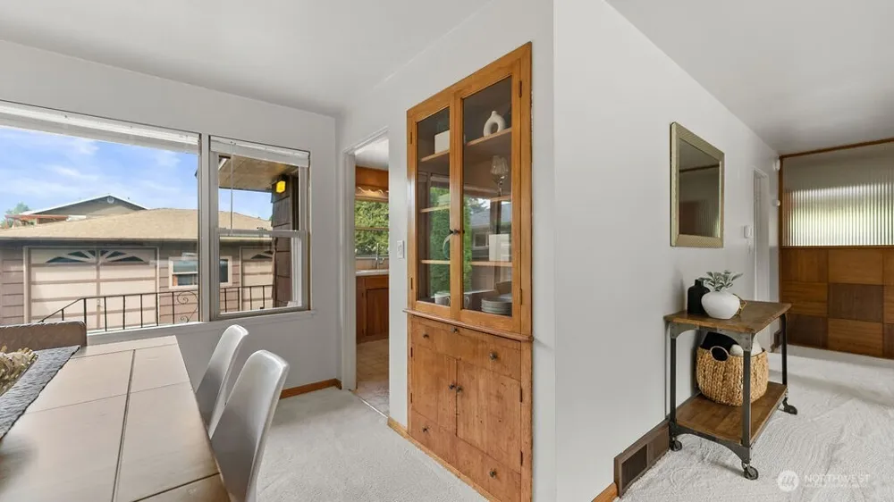9533 14th Avenue NW Seattle, WA 98117