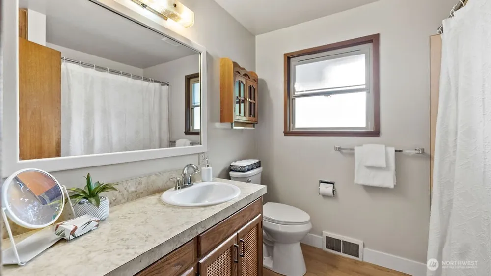 9533 14th Avenue NW Seattle, WA 98117