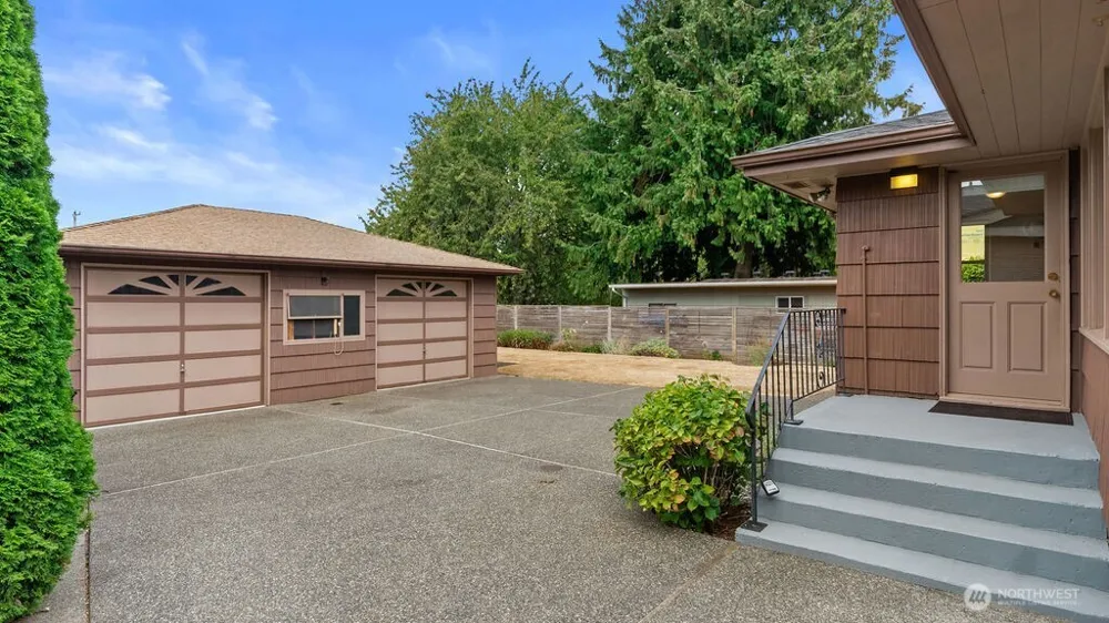 9533 14th Avenue NW Seattle, WA 98117